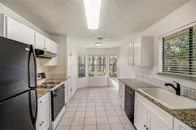 Building Photo - 605 Russet Valley Dr