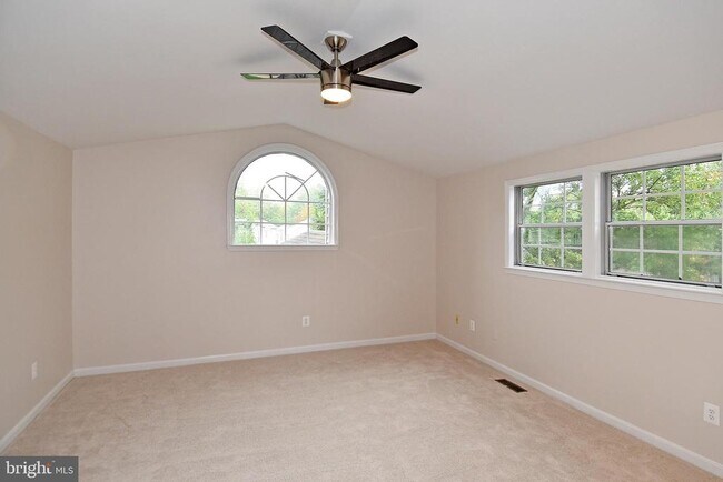 Building Photo - 6008 Good Lion Ct