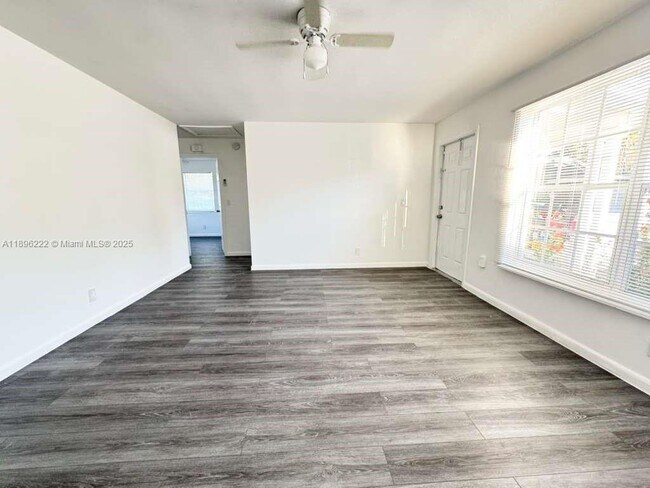 Building Photo - 337 SE 23rd Ave