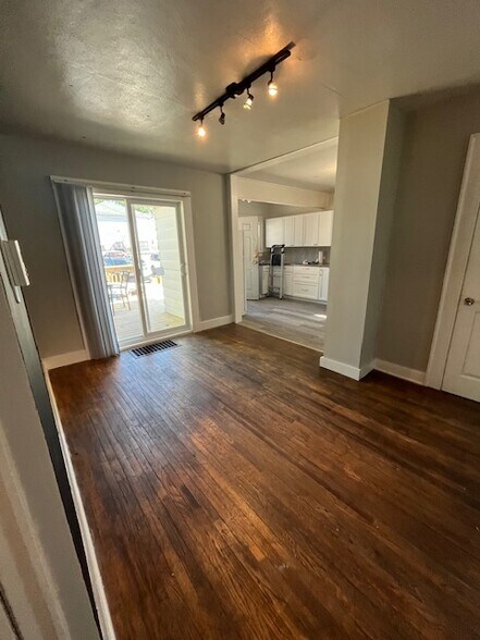 Dining room - 1212 W Carson St