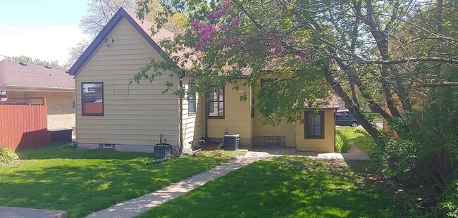 Building Photo - 2907 S 93rd St