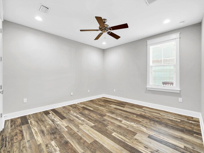 Building Photo - 741 Breakers Street