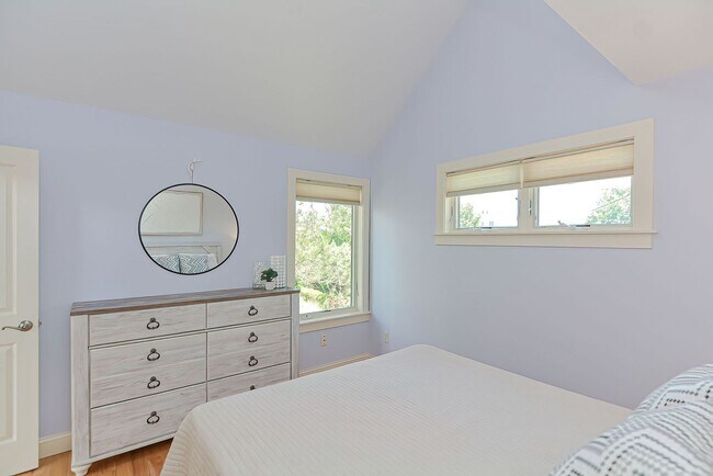 Building Photo - 4 Bryn Mawr Way