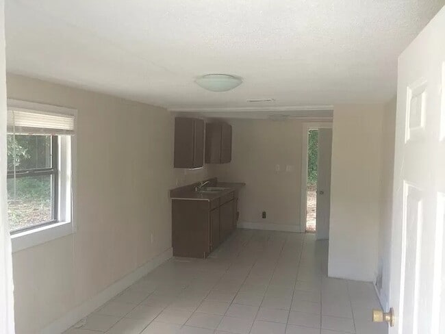 Building Photo - 10 Lenox Ct