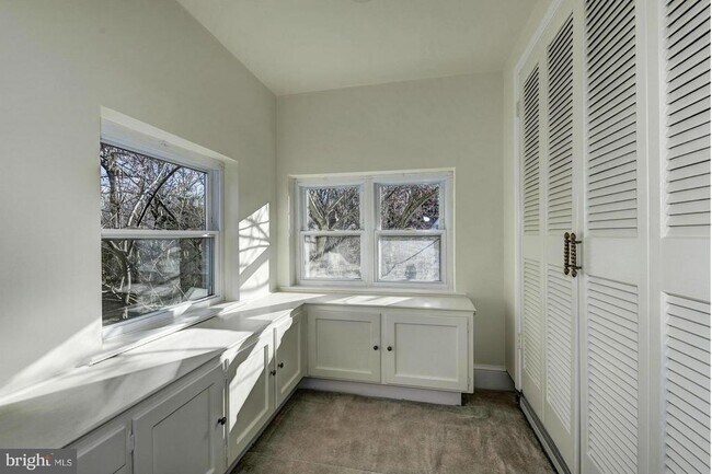 Building Photo - 4910 Hillbrook Ln NW