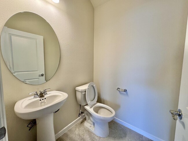 Building Photo - Brand New Townhome in Kissimmee, FL – $2,0...