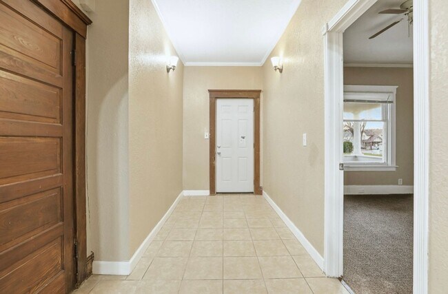 Building Photo - 1610 Court St