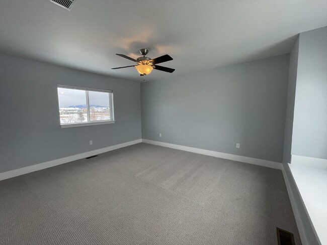 Building Photo - Practically New 3 Bedroom with Mountain Views!