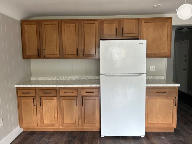 Interior Photo - Ludlow 922-926