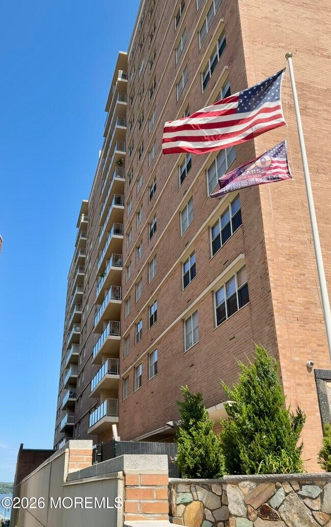 Building Photo - 28 Riverside Ave