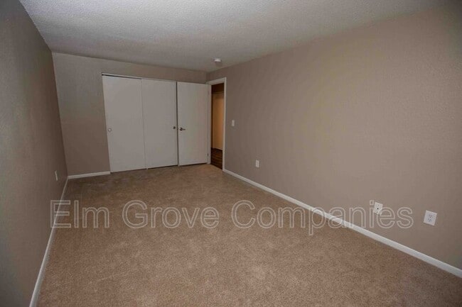 Primary Photo - 512 W River Rd