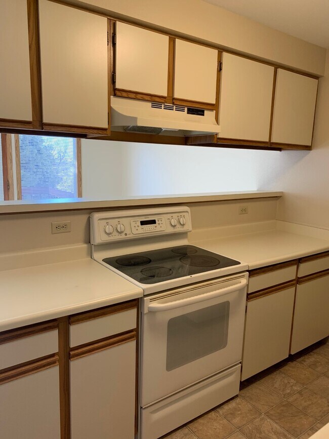 Building Photo - Beautiful Townhome in Colorado Spings