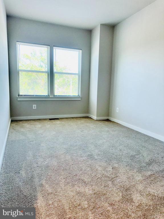 Building Photo - 1165 Herndon Pkwy