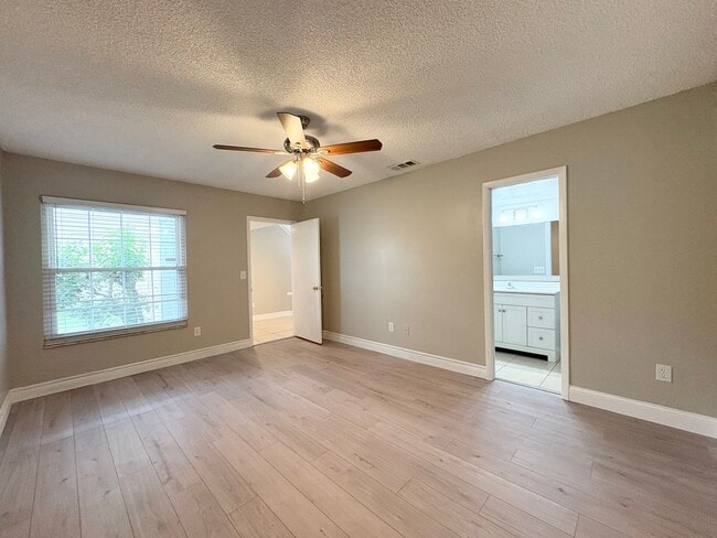 Building Photo - ~ Beautiful 3B/2.5B Lake Mary Home ~ Carpe...