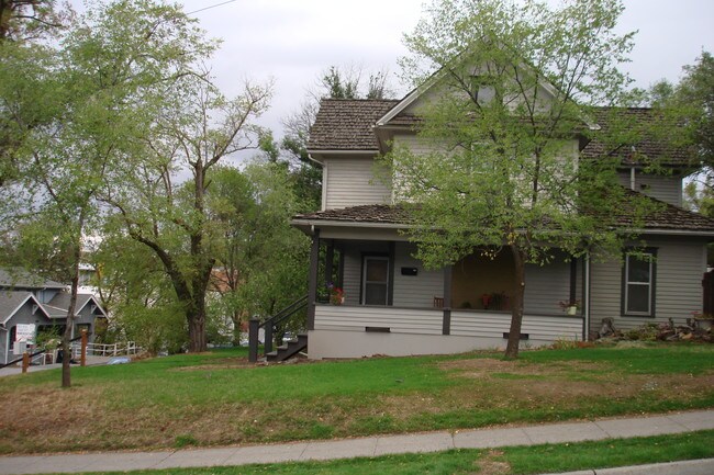 Building Photo - 600 NE Oak St