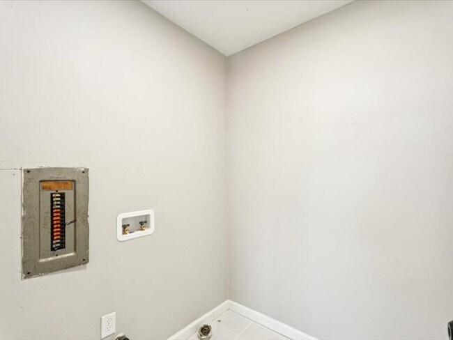 Building Photo - 411 W 46th St