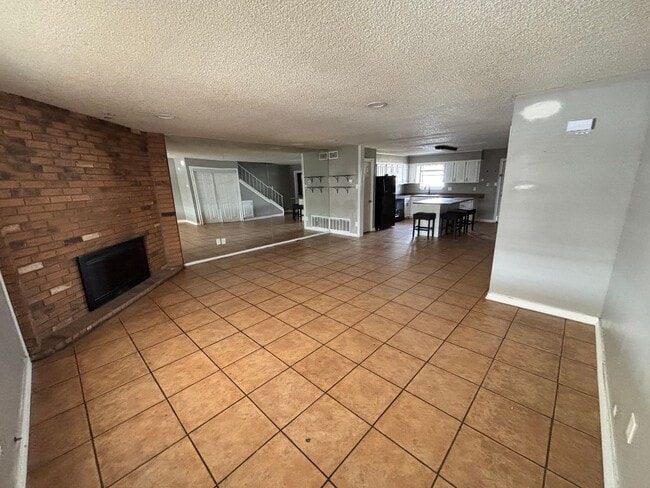 Building Photo - 500 W Kiowa Ave