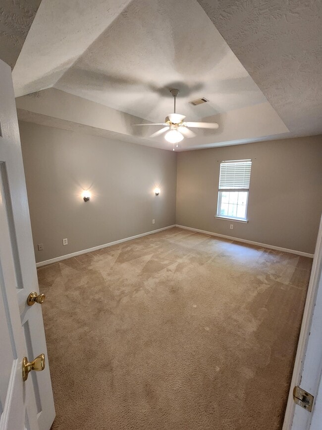 Building Photo - 501 Laurel Pl