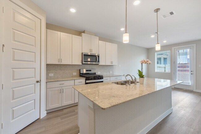 Building Photo - 4208 Lyons Fall Ln