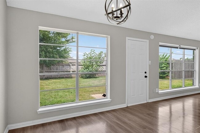 Building Photo - 10606 Forest Leaf Dr