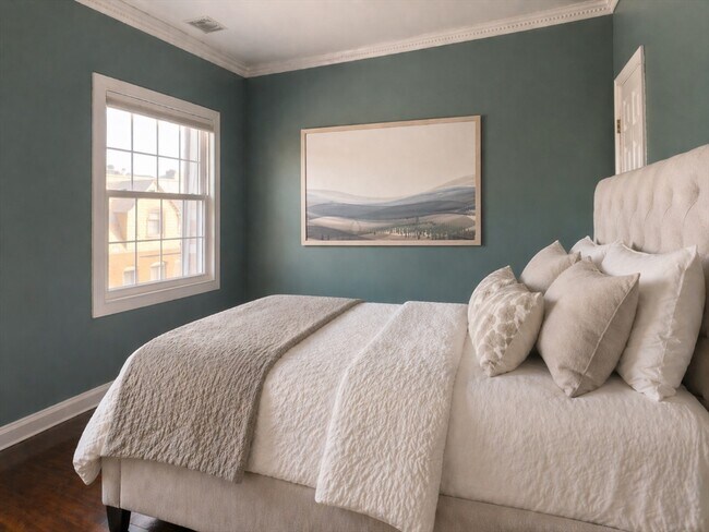 Building Photo - 21 Linden St