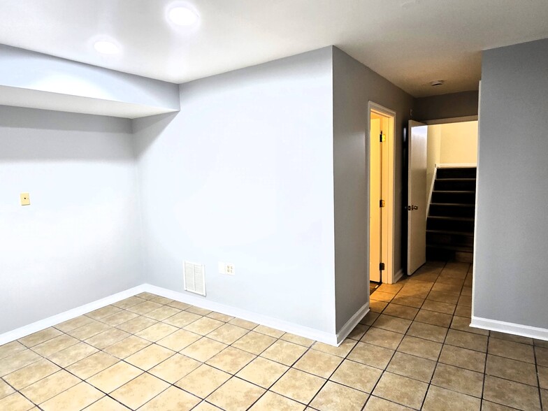 Building Photo - 2033 N Cameron St