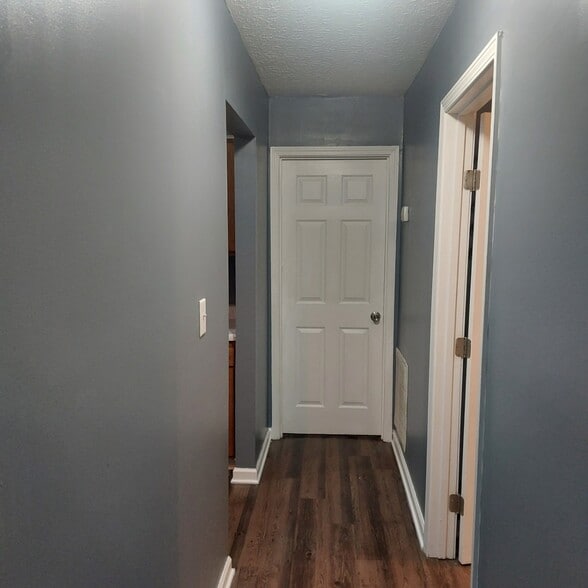 Building Photo - 915 Potter Ave