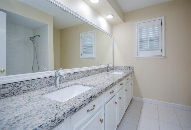 Building Photo - 6702 Moccasin Bend Dr