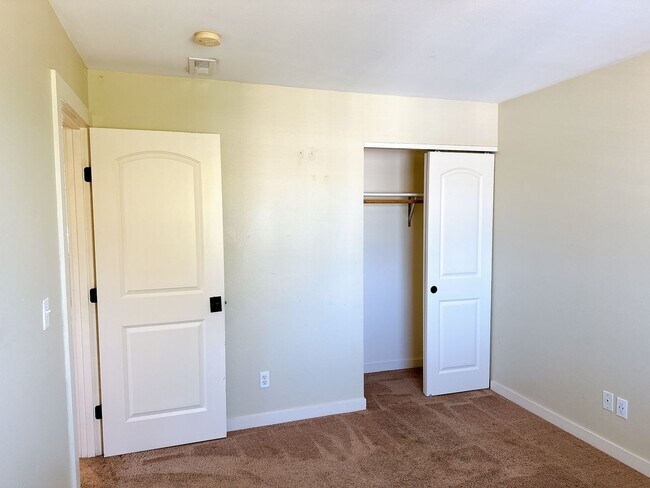 Building Photo - 3035/3037 Pacific St