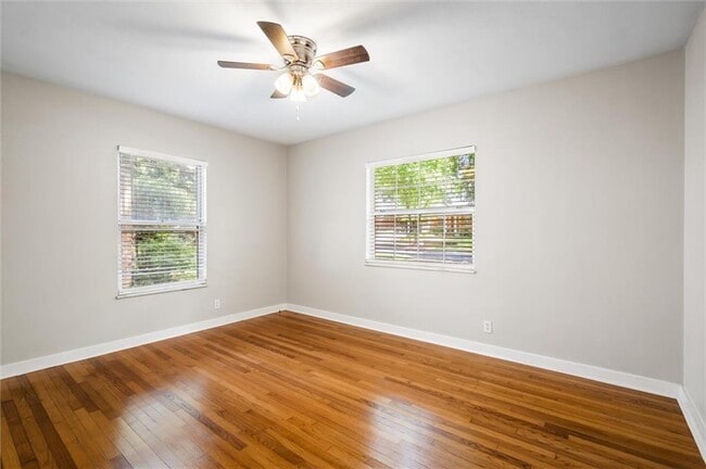 Building Photo - 321 Thornhill Cir