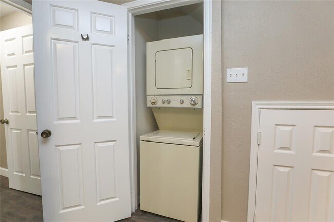 Building Photo - 16800 Sugar Pine Dr