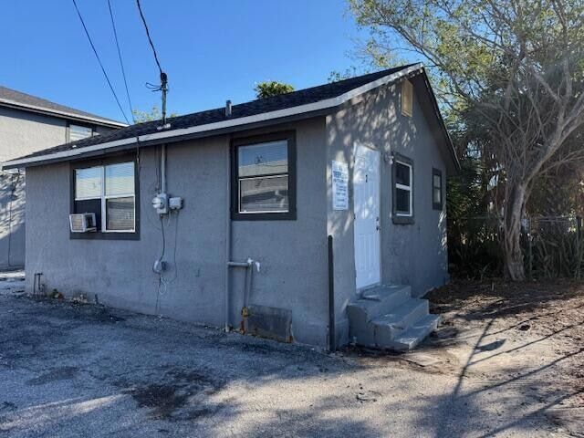 Building Photo - 904 4th St