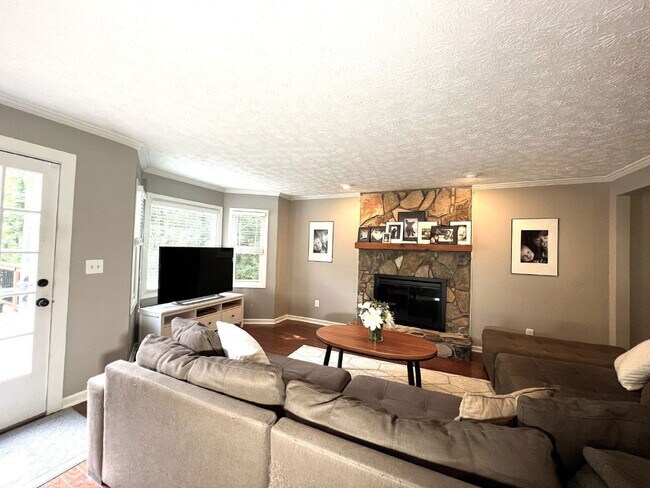 Building Photo - 3324 Devaughn Dr