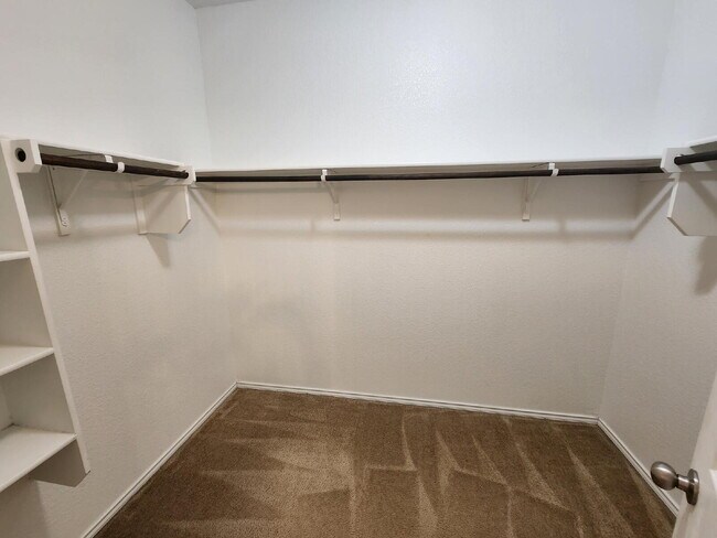 Building Photo - You do not want to miss out on this amazin...