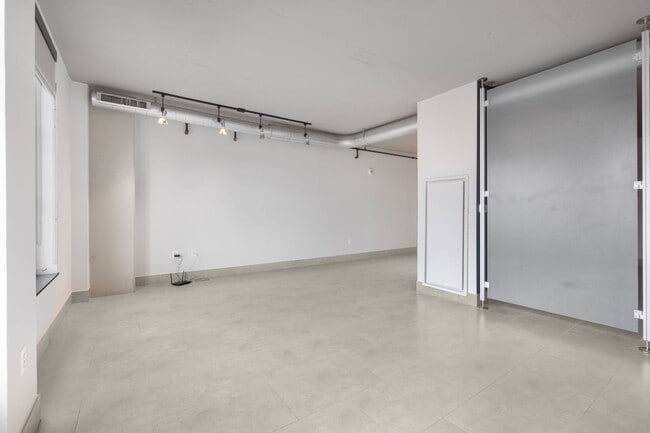 Building Photo - Lovely Studio-Style 1 Bedroom Condo Unit i...