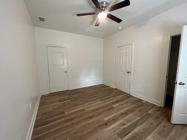 Building Photo - 2504 Danson St