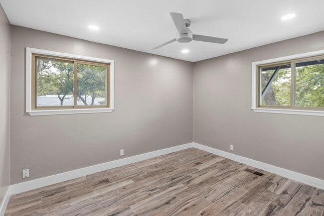 Building Photo - 902-902 Sherwood Forest Dr