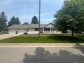 Building Photo - Nice Home for Rent in Downtown Wakarusa