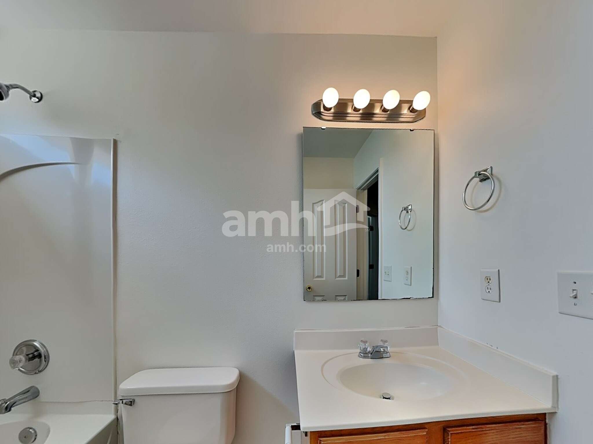Building Photo - 2526 Ingleside Dr