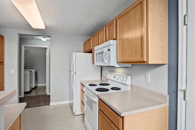 Building Photo - Gorgeous Two Bedroom Windmill Creek Condo!