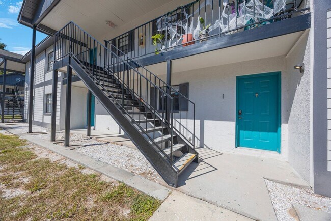 Building Photo - Newly Renovated 2 bedroom 2 bath within wa...