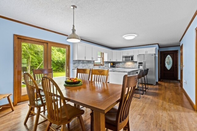 Building Photo - 2104 Las Flores Ln