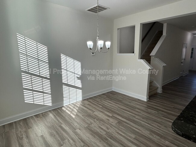 Building Photo - 156 Polaris Ave