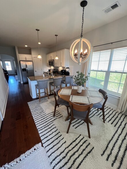 Building Photo - 2028 Gracious Dr