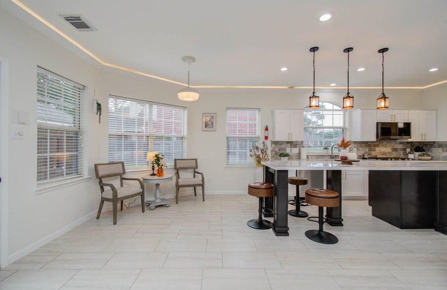 Building Photo - 15627 Twisting Springs Dr