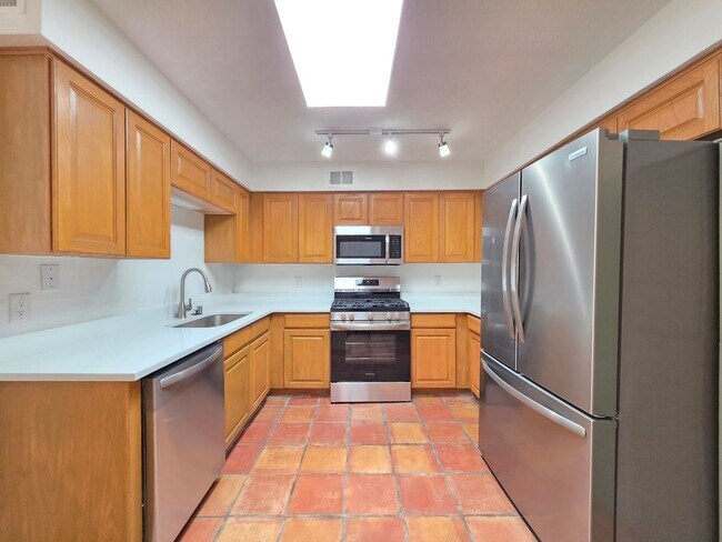 Building Photo - 1504 Escondida Ct