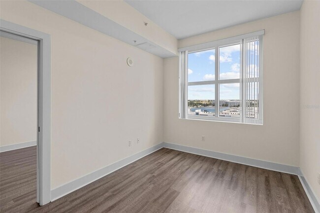Building Photo - 1208 E Kennedy Blvd
