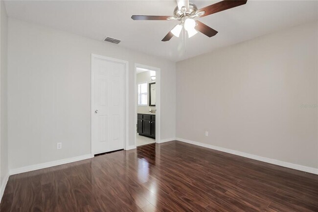 Building Photo - 1007 Royal Oaks Dr