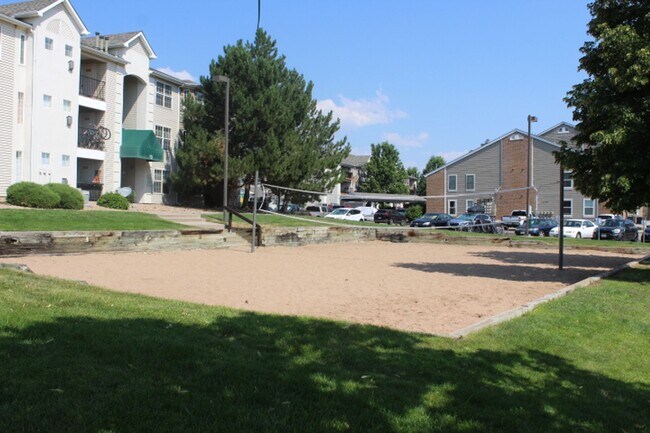 Building Photo - Stunning 3rd Floor 3 BR/2 BA Littleton Con...