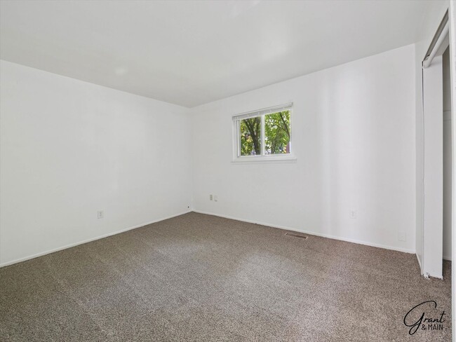 Building Photo - $1450 3 bedroom ranch